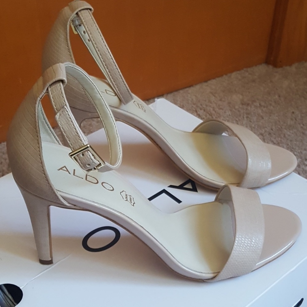 LIKE NEW ALDO SANDALS 8👡😍😍